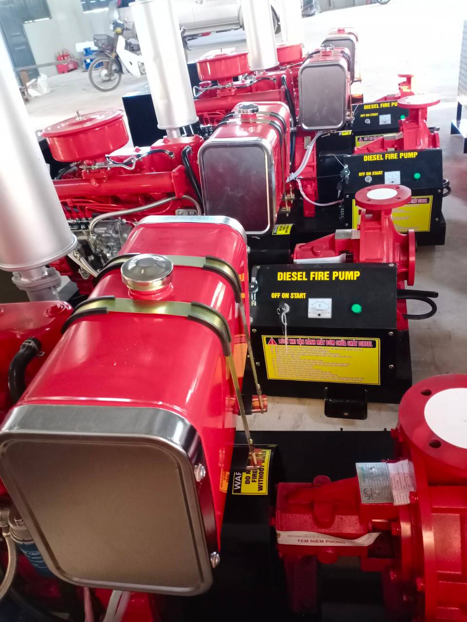 Bơm pccc Himawari động cơ diesel công suất 11KW có nút giật nổ máy chạy bên giá cực tốt.